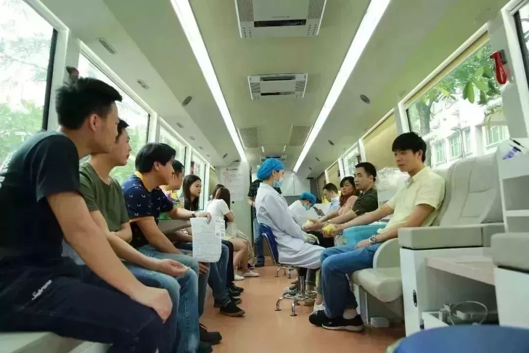 無(wú)償獻(xiàn)血 我們?cè)谛袆?dòng)