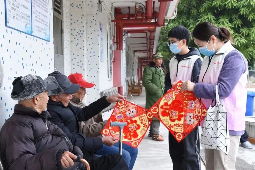 龍年將至，反哺燕新春問候獻愛心
